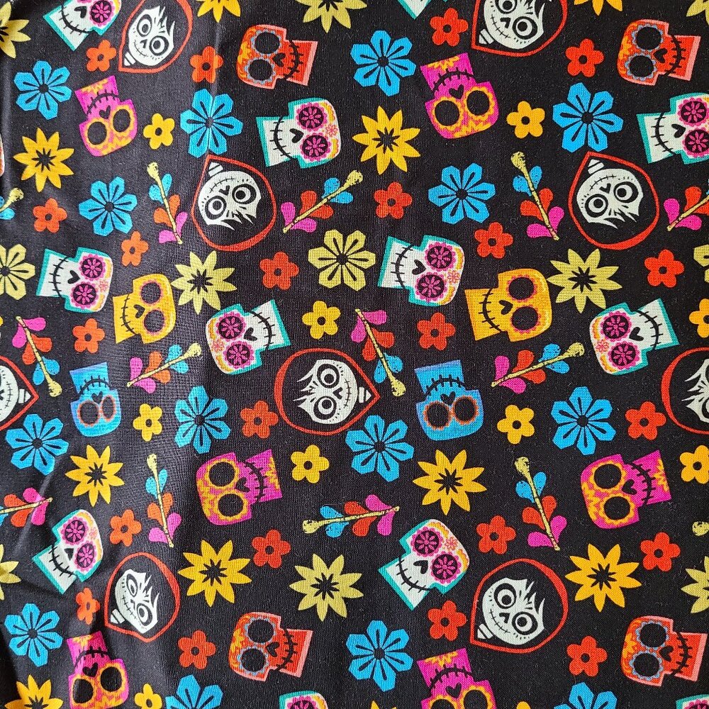 1.5yd Disney Coco Skull Toss Cotton Fabric CP67007 Springs Creative Black Skull